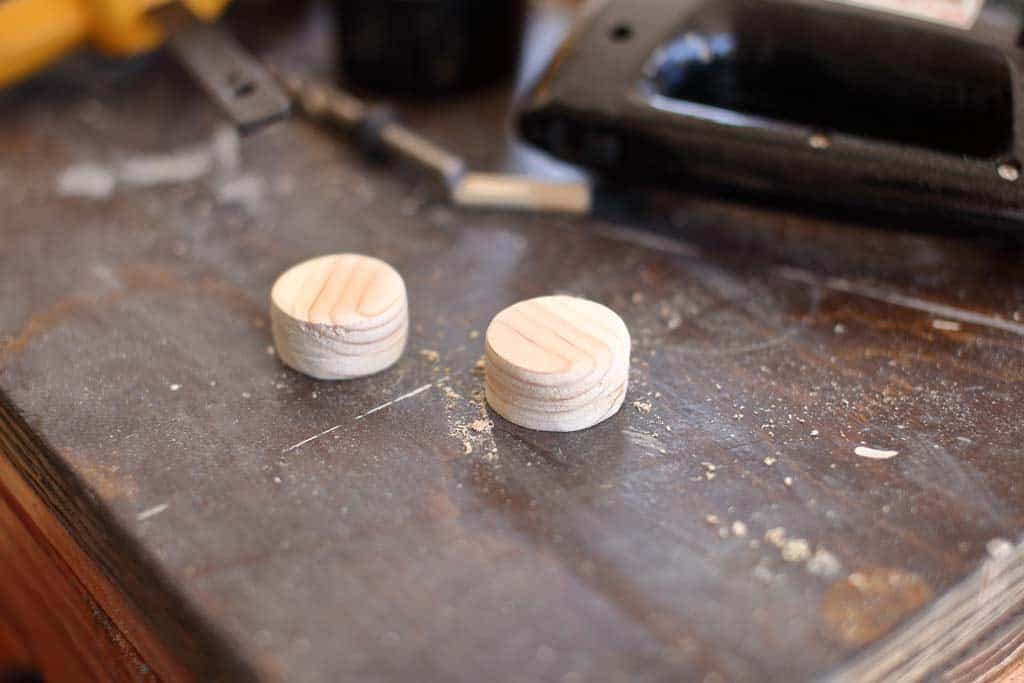 pin heads for DIY Cornhole Scoreboard