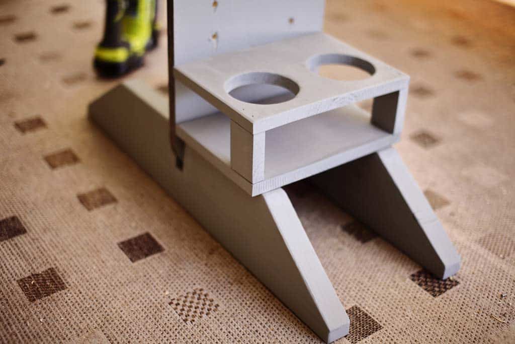 base and cup holder for DIY Cornhole Scoreboard