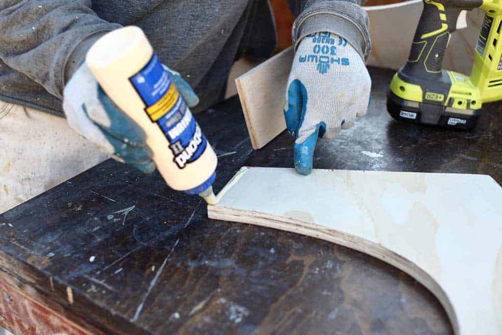 applying wood glue on plywood