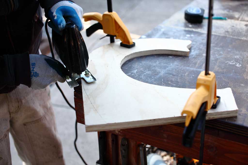 using jig saw to cut plywood