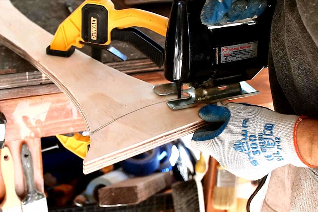 using jig saw to cut middle support