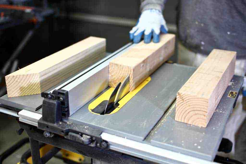 using table saw to cut wood