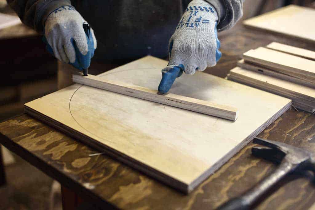 drawings a circle on plywood