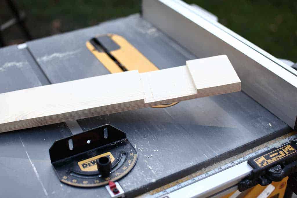 notch for the DIY mirror Frame for Entryway