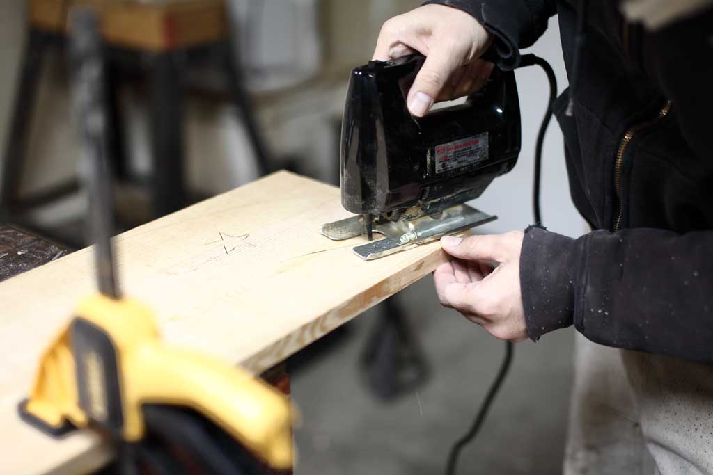 using jig saw to cut out curved shape of the DIY Curved Shelf
