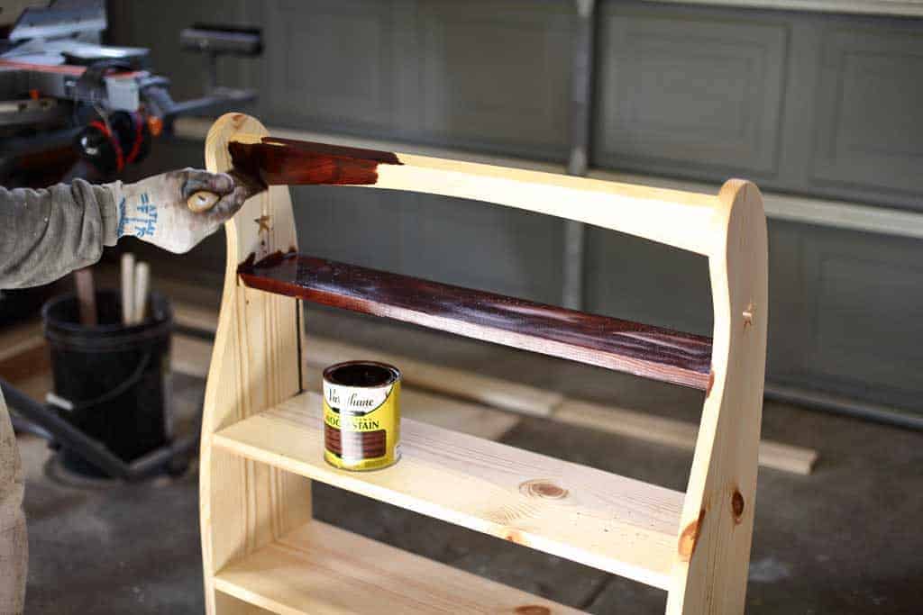 staining diy curved wooden shelf