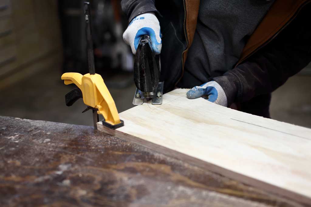 using jig saw for cutting plywood
