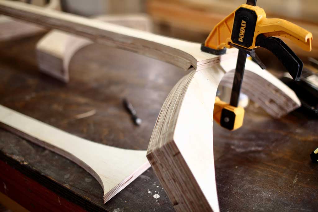 attaching stretcher to curved legs