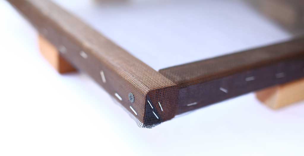 mesh screen floor for incubator