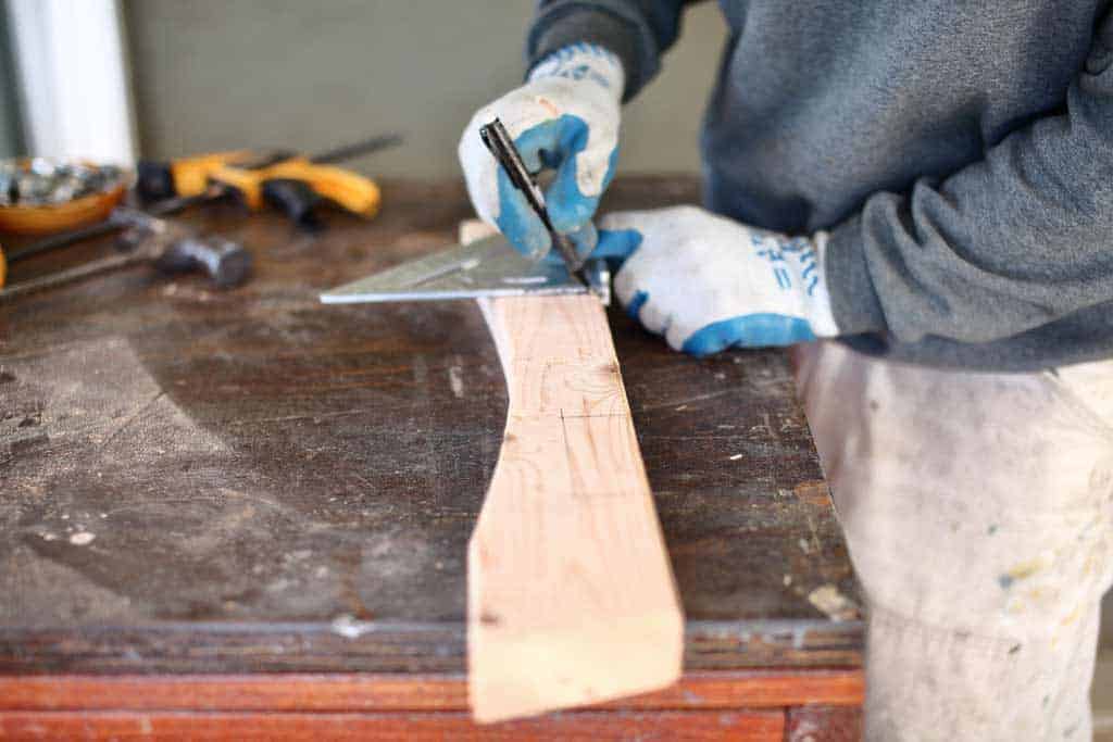 marking a 2x4 notch out