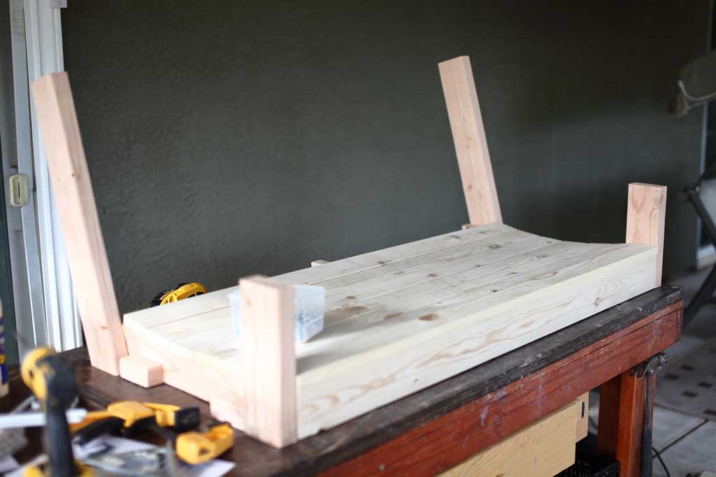 both armrest and backrest attached on the swing bench