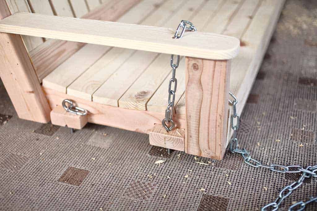 chain attached to the DIY Outdoor swing Bench
