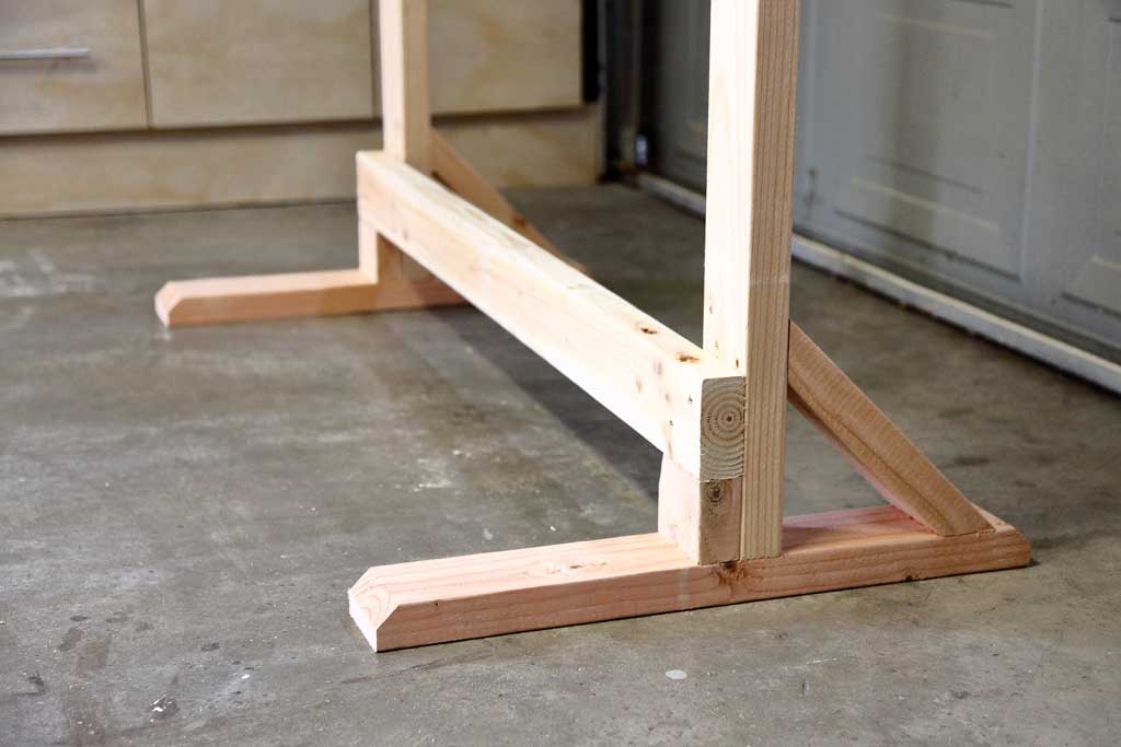 connect both posts together for bench press