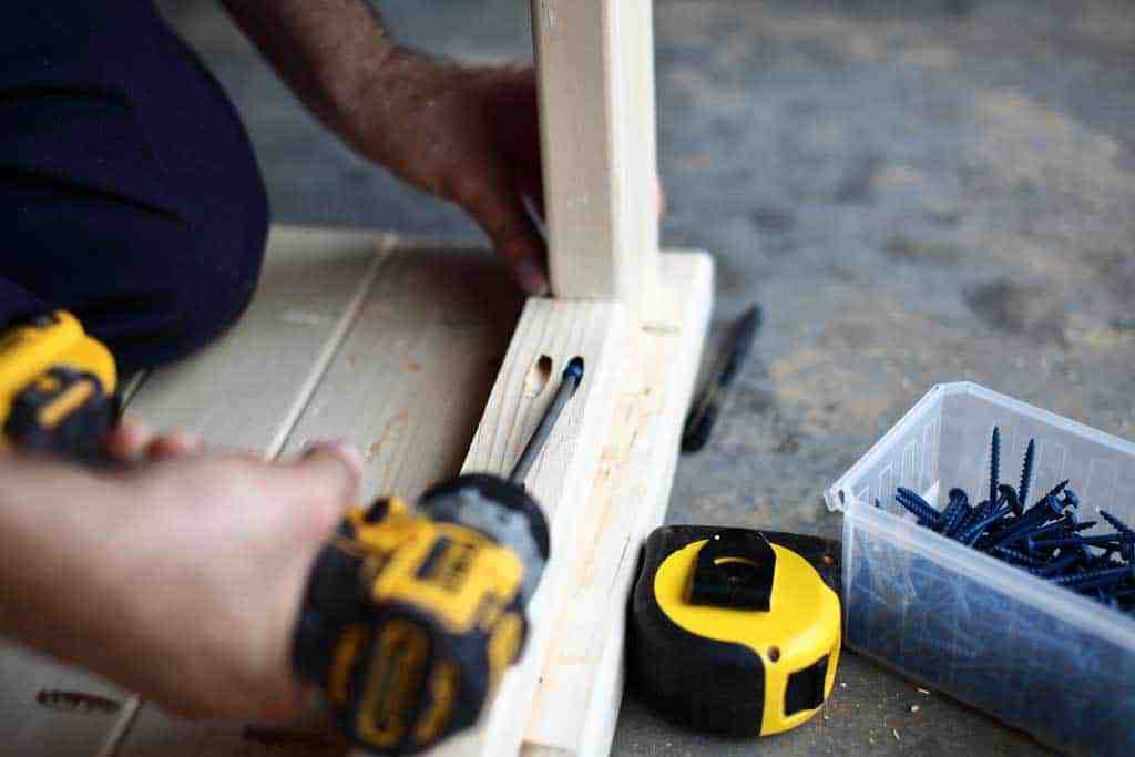 using pocket hole screws to attaching leg supports