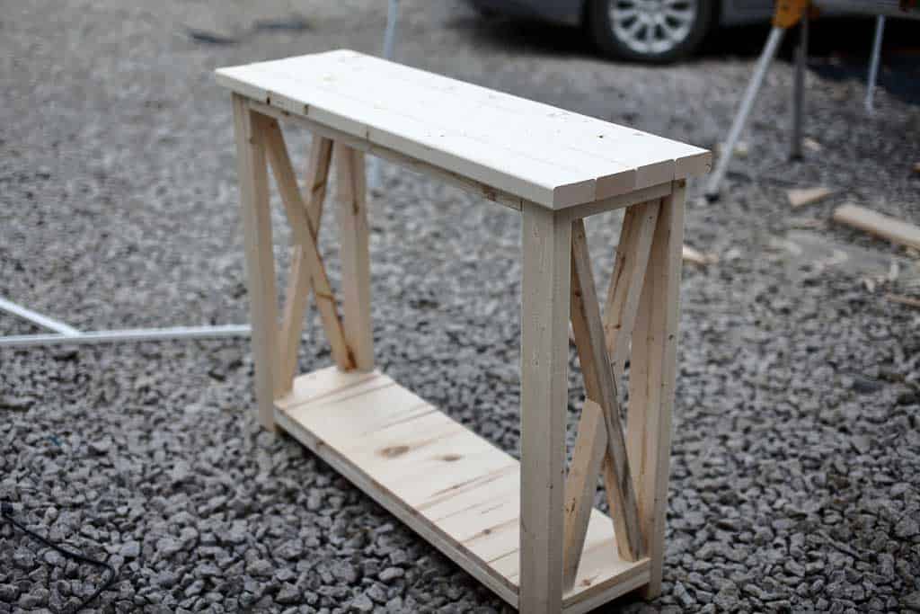 DIY farmhouse entryway table