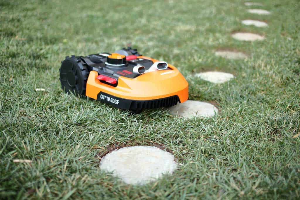 diy stepping stone with worx robotic lawn mower