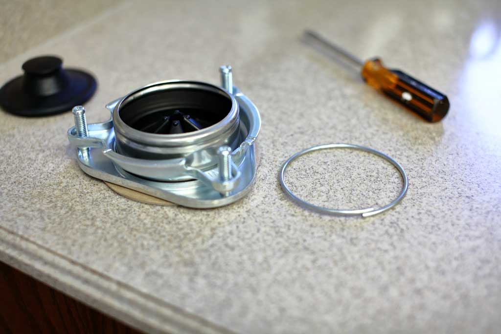 upper mounting assembly for garbage disposal