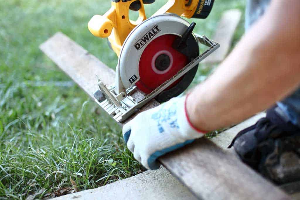 cutting wood with a skill saw