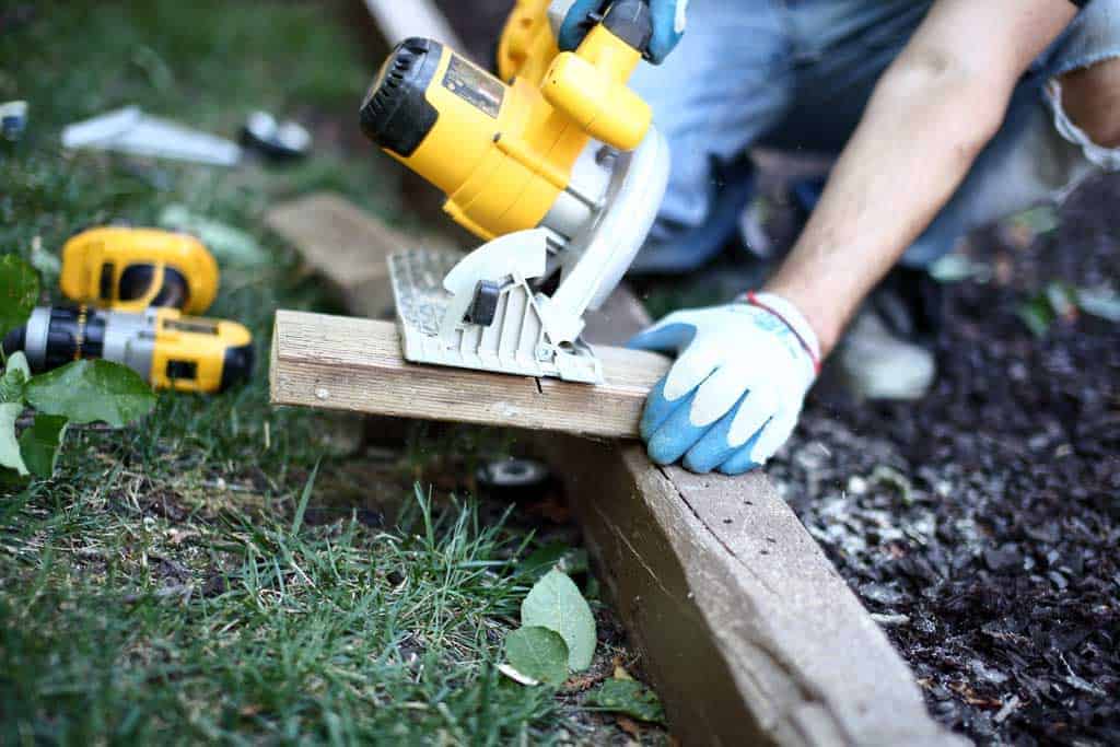 cutting grooves for tree protection blocks