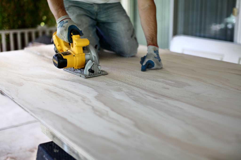 using skill saw to cut full sheet of plywood