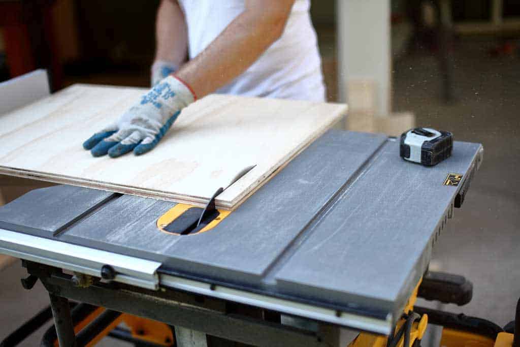 using table saw to cut plywood