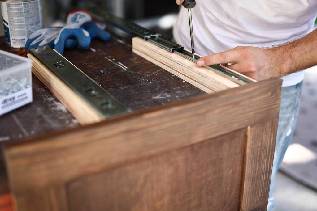 attaching drawer sliders to the door support