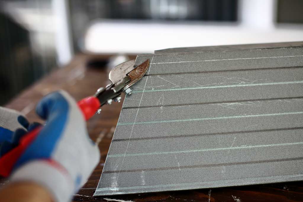 clipping flange corners for the DIY pyramid gutter planter