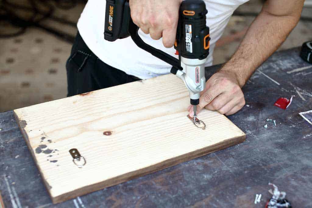 attaching d-ring hanger for the diy mason jar organizer