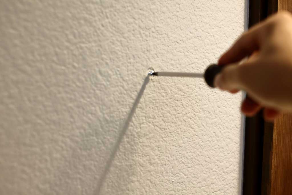 attaching anchor to drywall