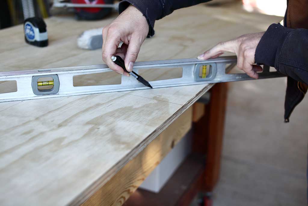 drawings a line on plywood with pencil