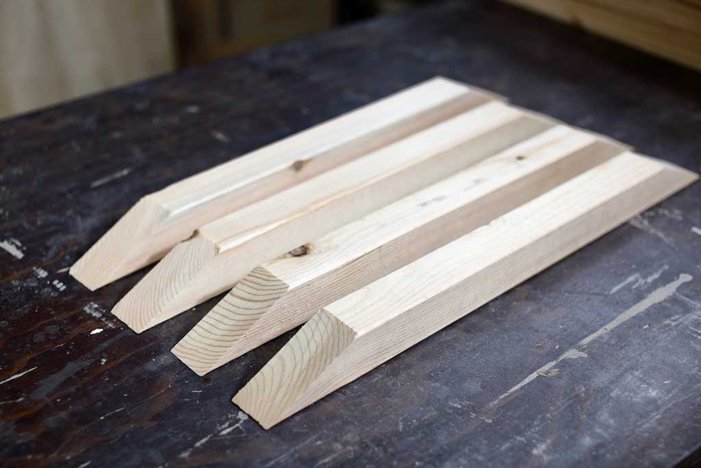 cutting vertical legs for end table