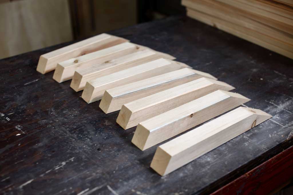 cutting diagonal legs for end table