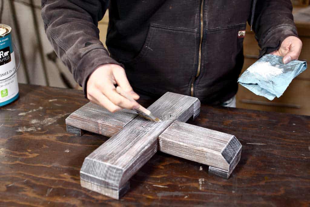 applying white wash affect to end table