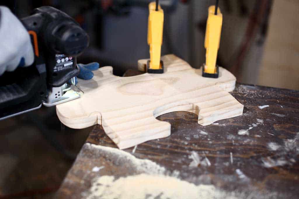using jig saw to cut wood