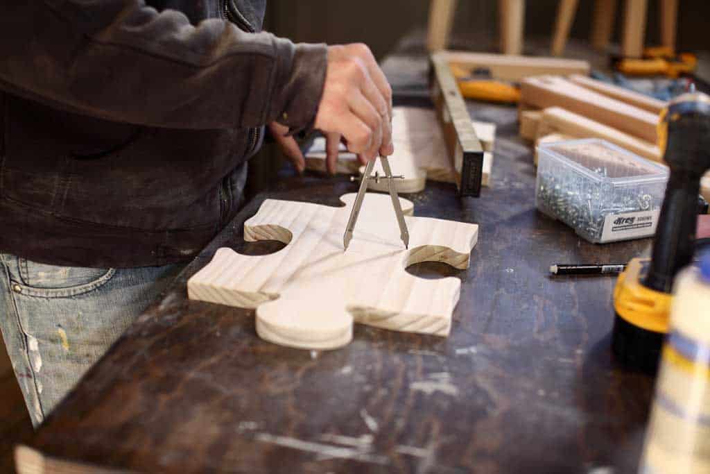 drawing a circle on the puzzle wood piece
