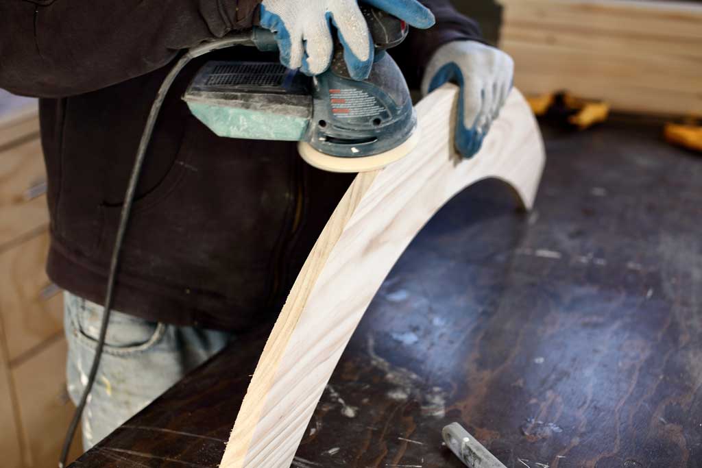 using random orbital sander to sand wood