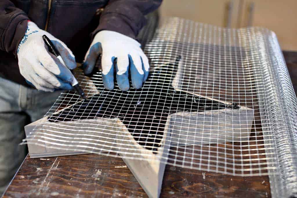 tracing star on wire mesh screen