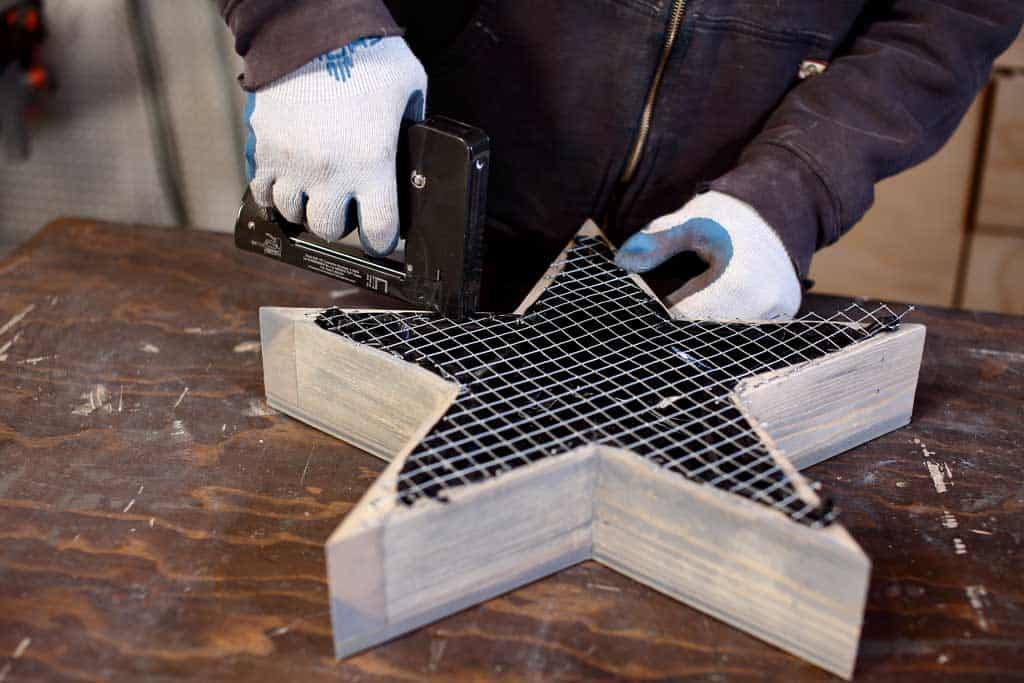 attaching wire mesh screen to the star planter
