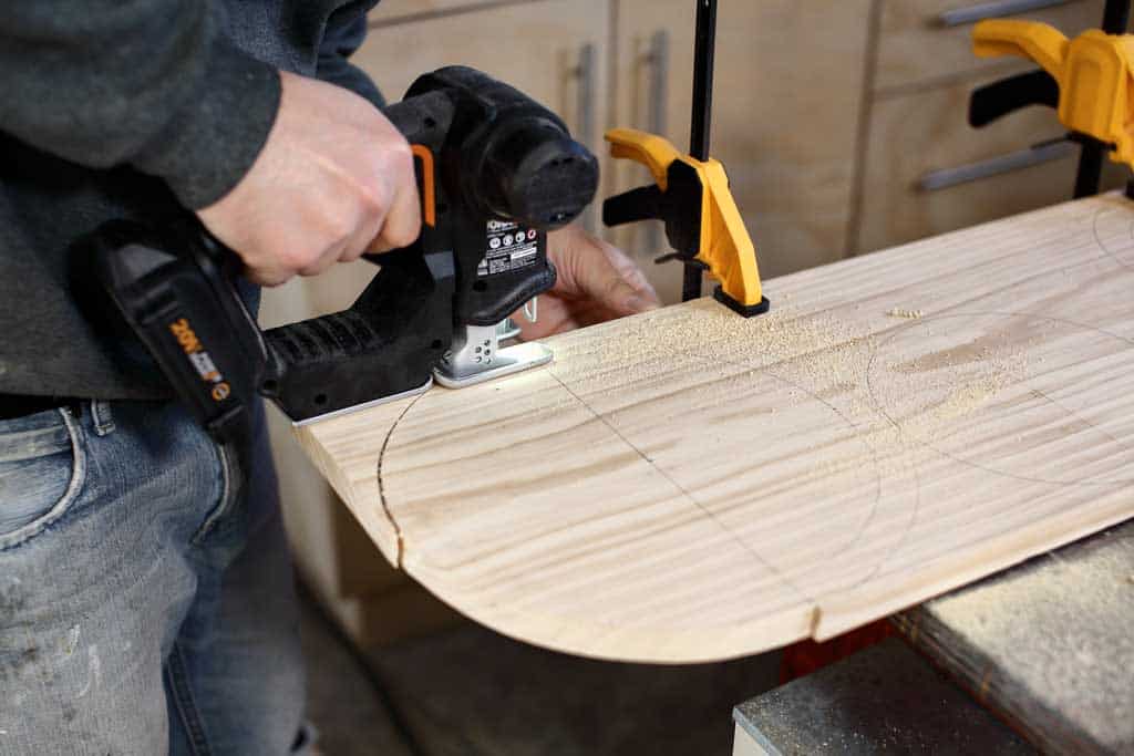 cutting out wood with jig saw