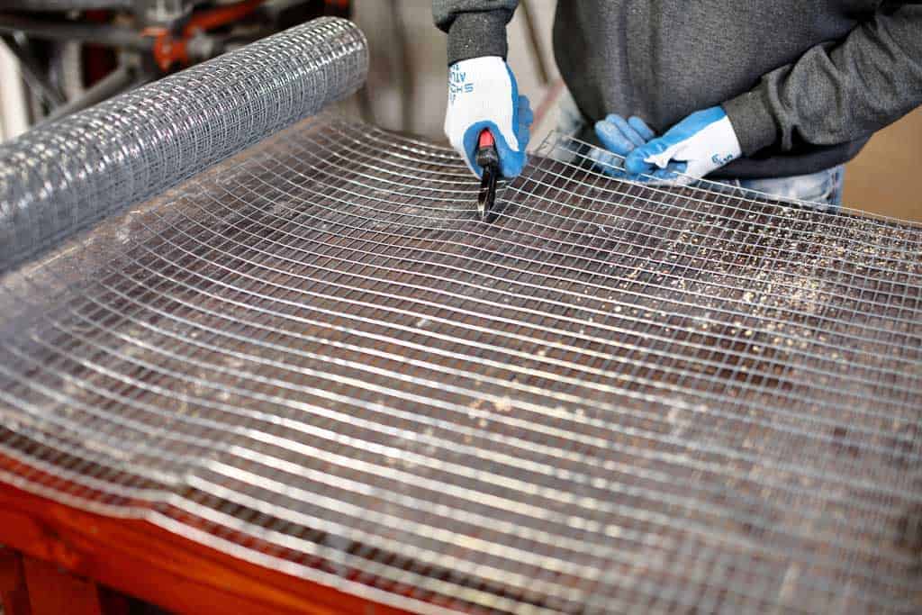 cutting wire mesh screen