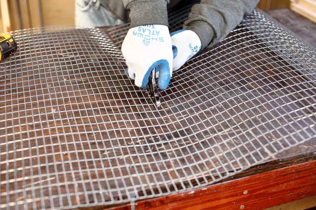 cutting wire mesh screen with cutting pliers