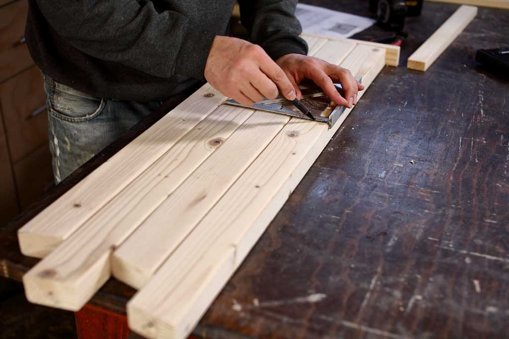 using construction square to draw straight lines