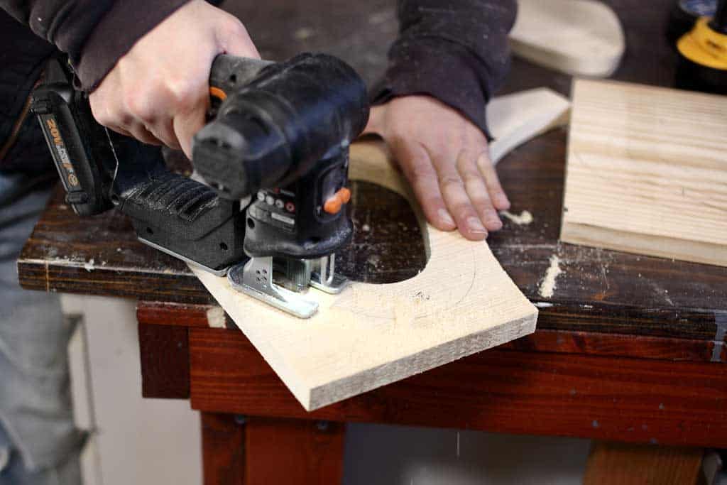 using jig saw to cut wood
