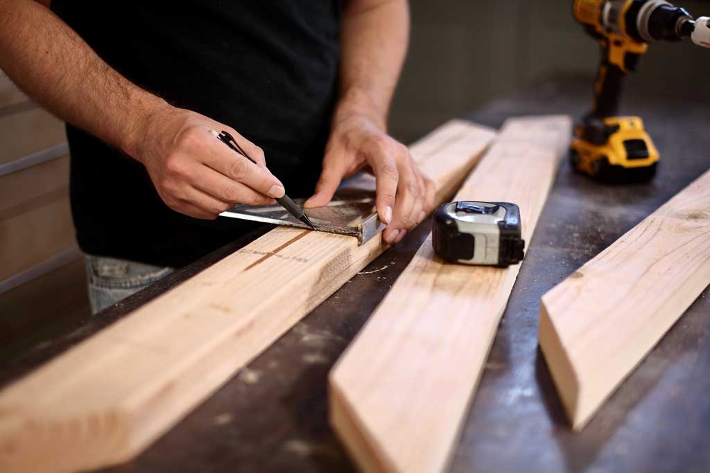 using construction square on wood