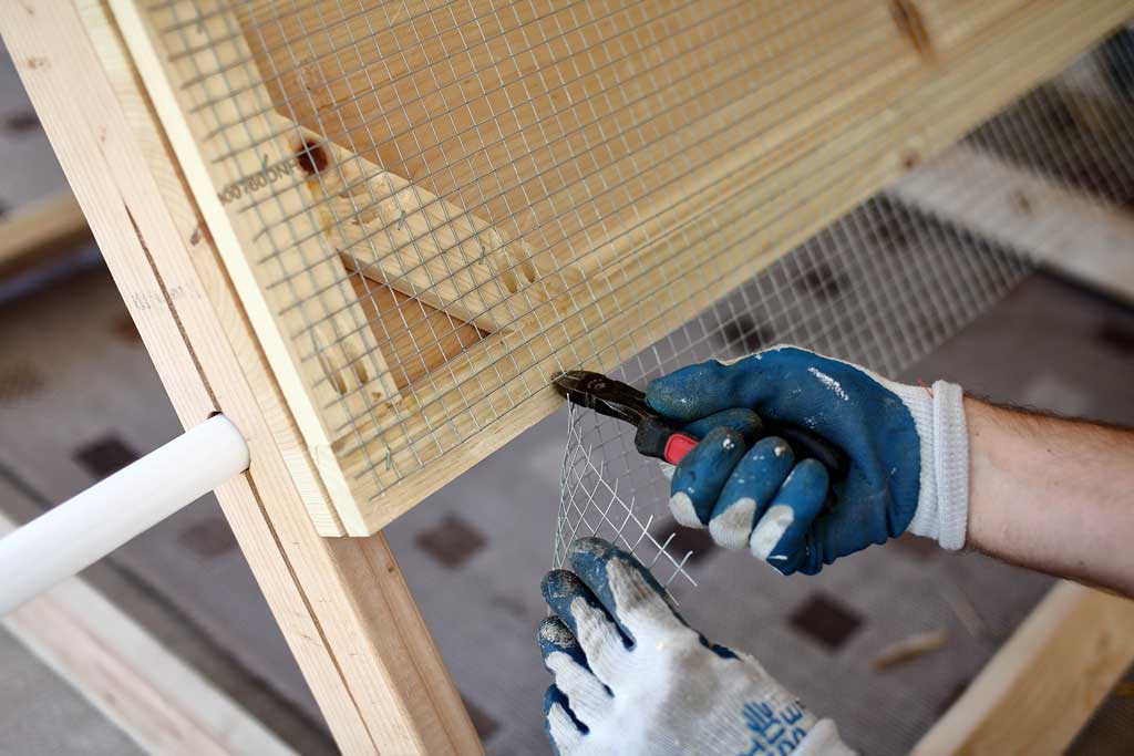 cutting wire mesh screen