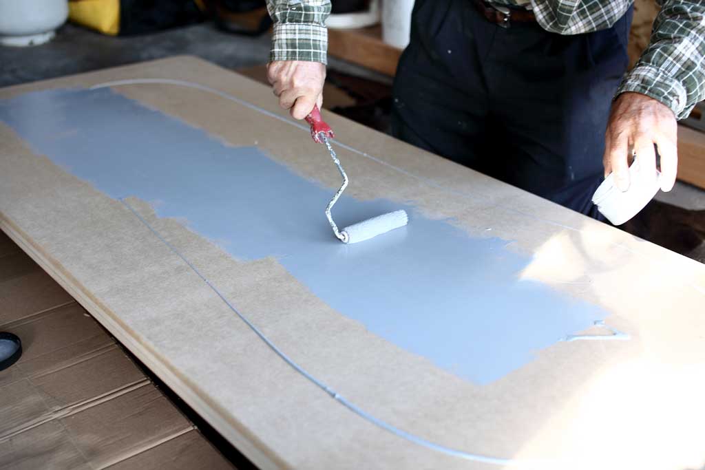 applying bonding primer to tabletop