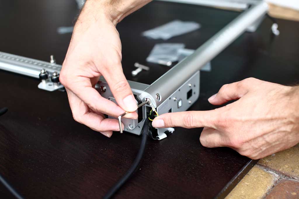 driving in the screws for Aufero Laser 2