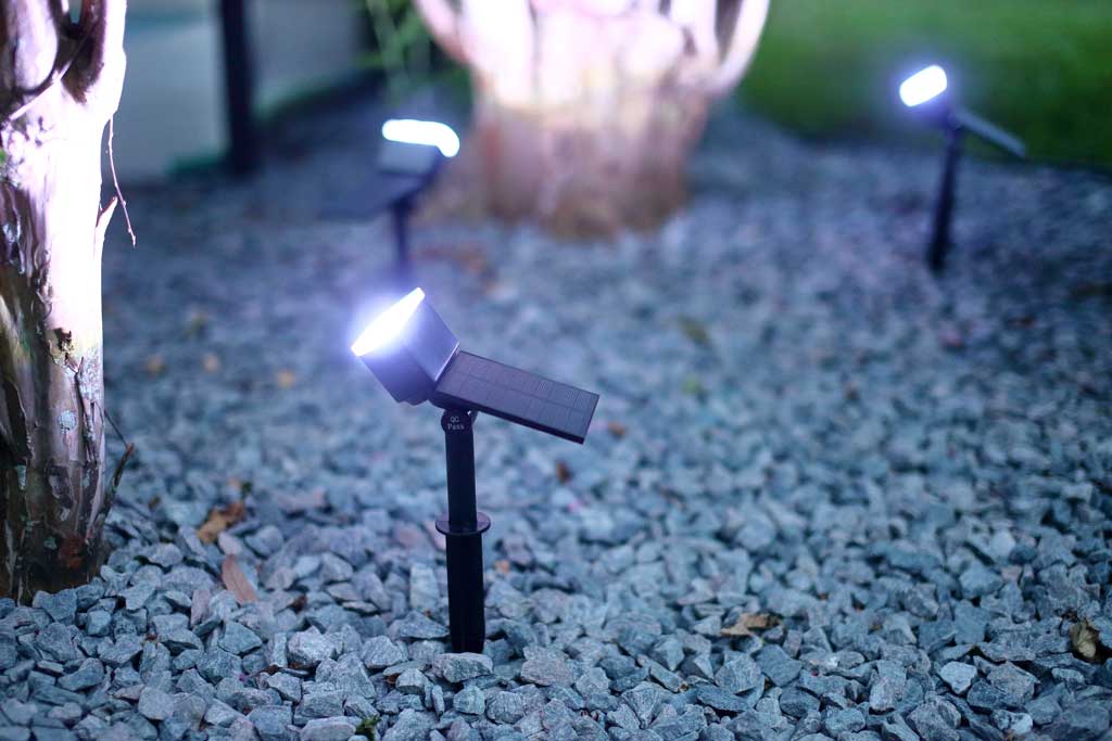 Solar panel light for landscaping