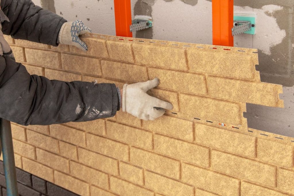 Installing Siding to a house