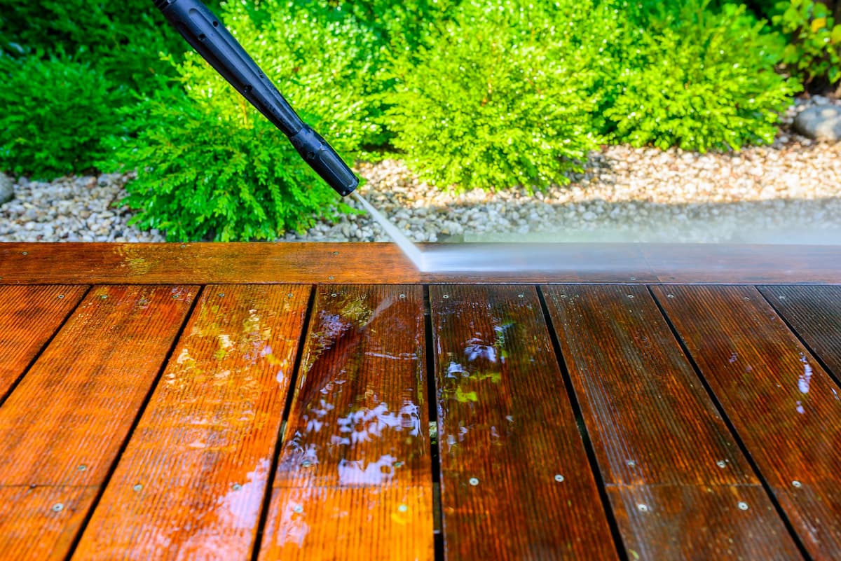 This Is Why Your Wooden Deck Always Looks Dirty